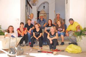 Zaposleni iz Krajinskega parka Goričko tudi udeleženi v čistilni akciji. 